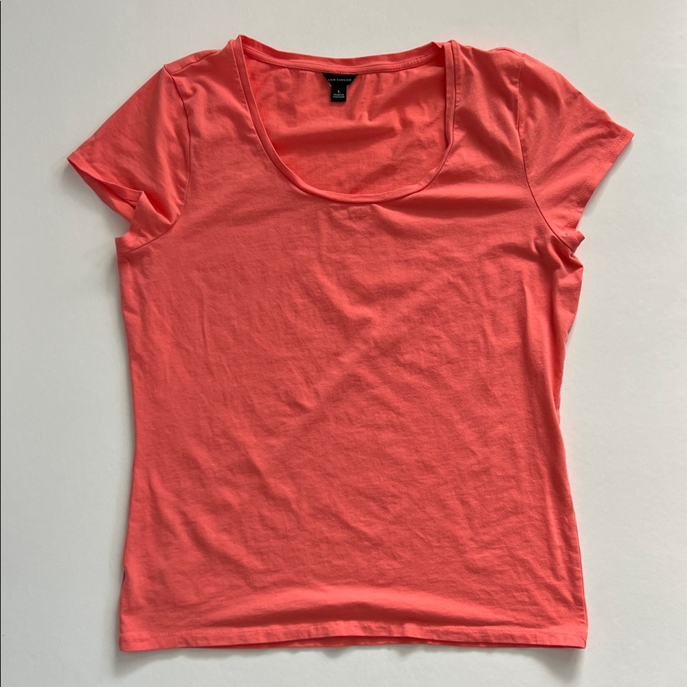 Ann Taylor Coral Short Sleeve Scoop Neck Top